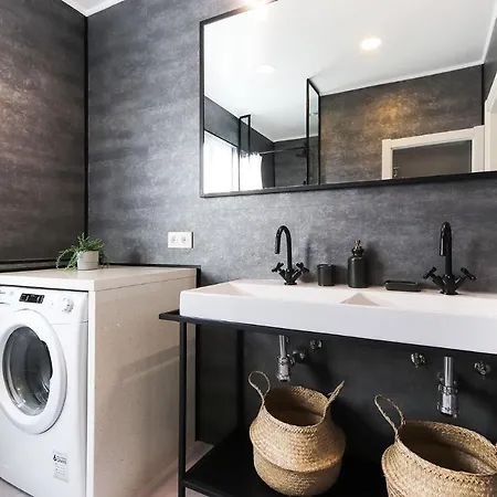 アパート Rato Design With Terrace By Homing